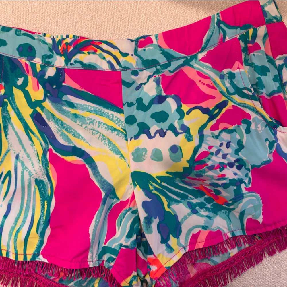 Lilly Pulitzer Vibrant Floral Shorts in size Medium - great condition